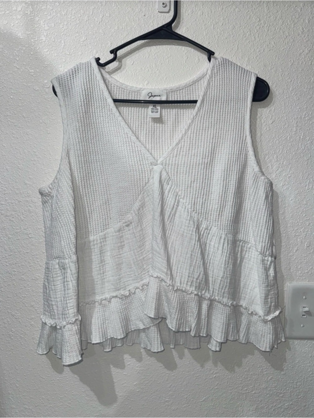 Jones New York White Ruffle V-Neck Sleeveless Tunic